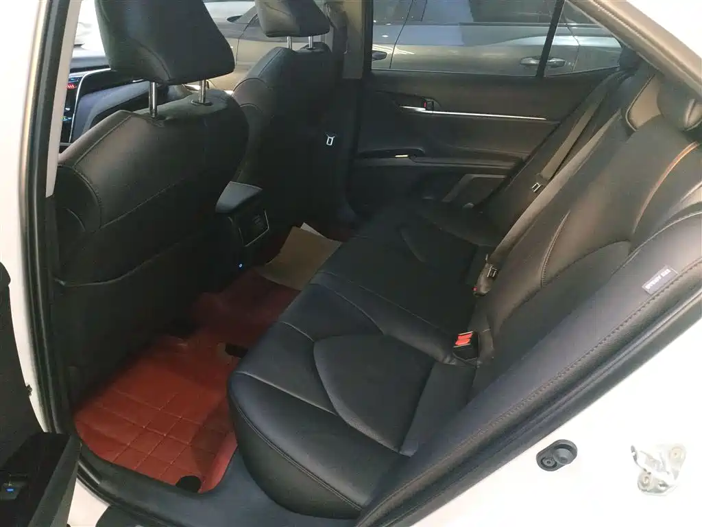 Toyota Camry 2023 — фото 17
