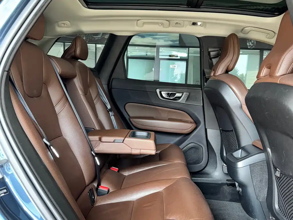 Volvo XC60 2020 — фото 15