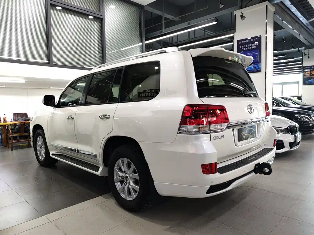 Toyota Land Cruiser 2017 — фото 6