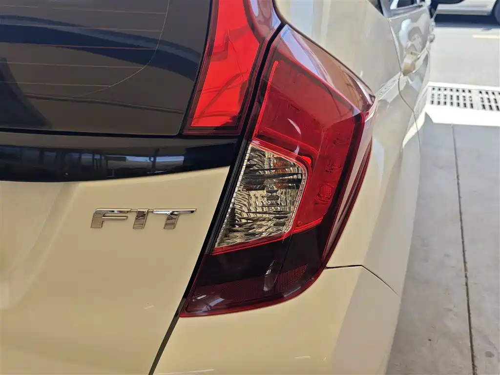 Honda Fit 2017 — фото 8