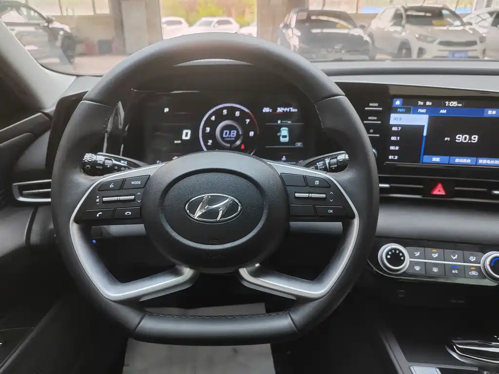 Hyundai Elantra 2022 — фото 16