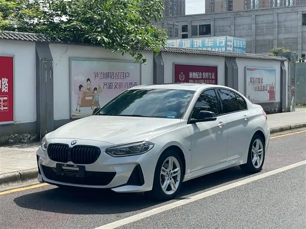 BMW 1 Series 2021 — фото 1