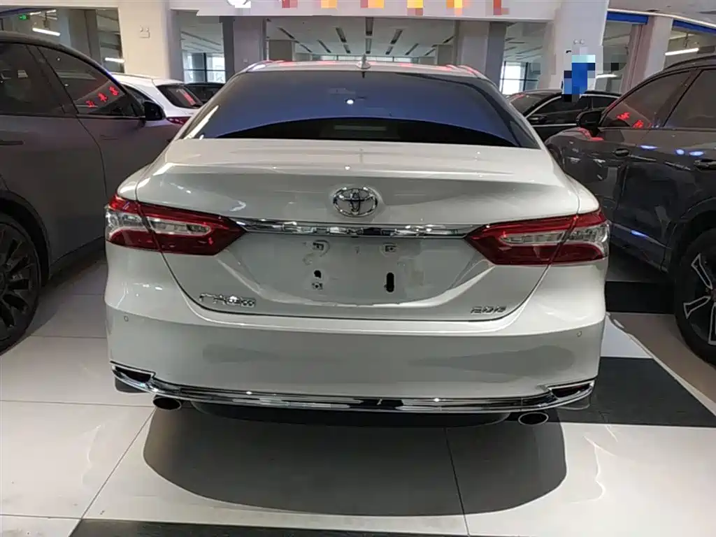 Toyota Camry 2023 — фото 6