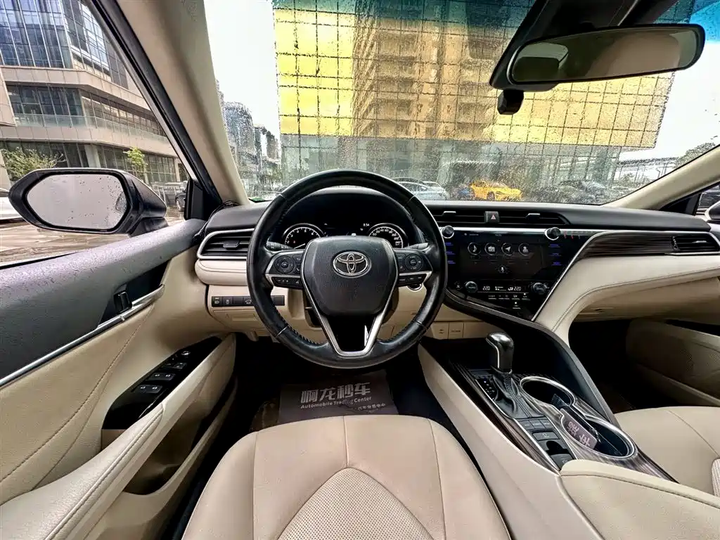 Toyota Camry 2019 — фото 13