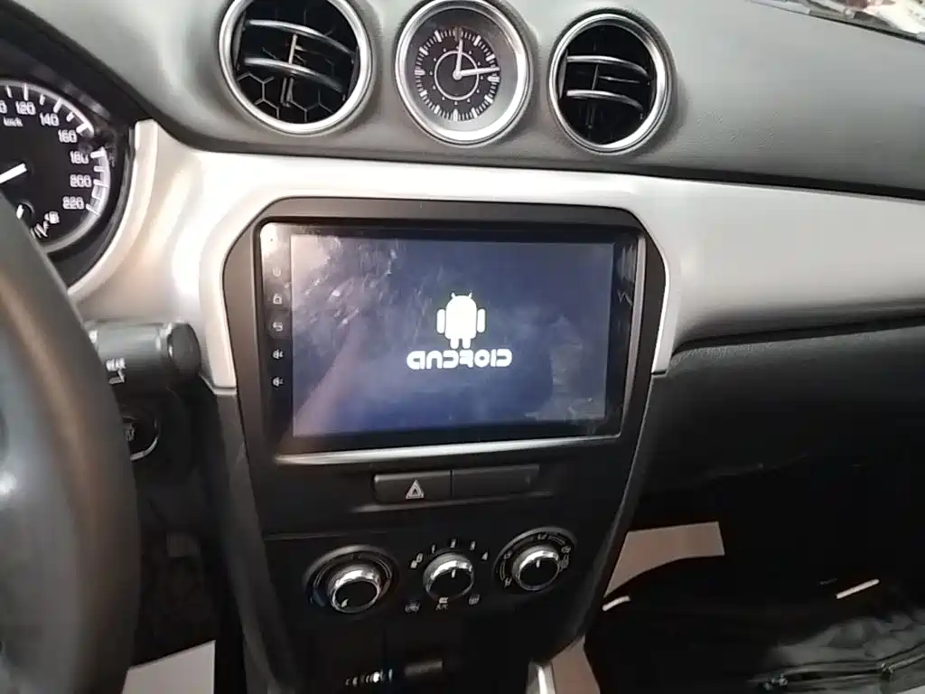 Suzuki Vitara 2018 — фото 13