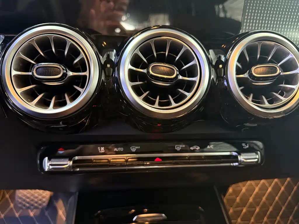 Mercedes-Benz GLB 2023 — фото 17