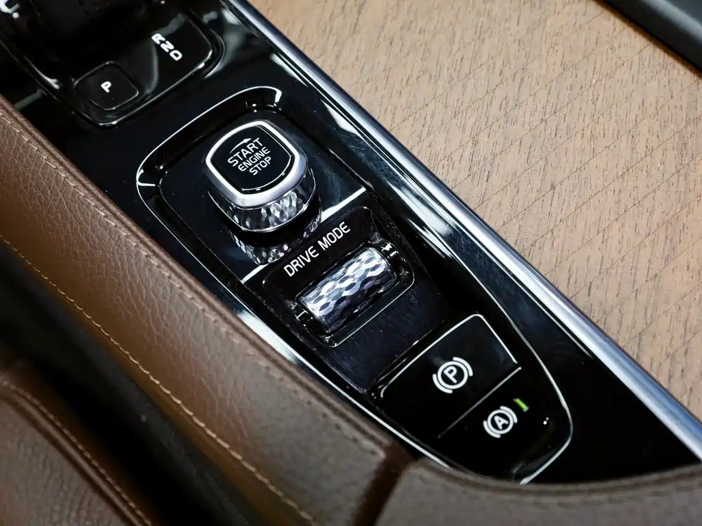 Volvo XC90 2020 — фото 22