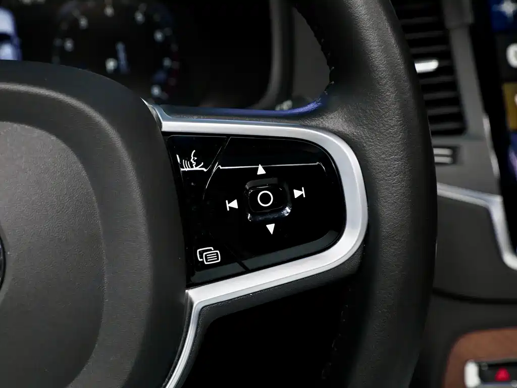 Volvo XC90 2020 — фото 20