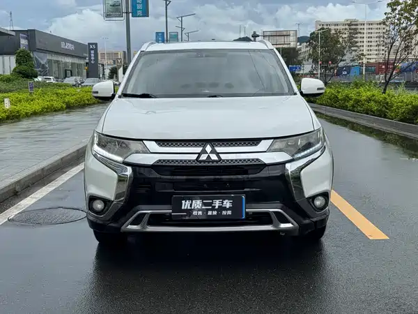 Mitsubishi Outlander 2020