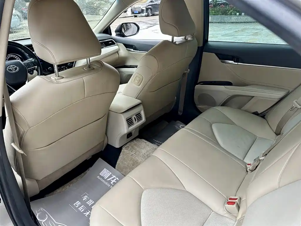 Toyota Camry 2019 — фото 10