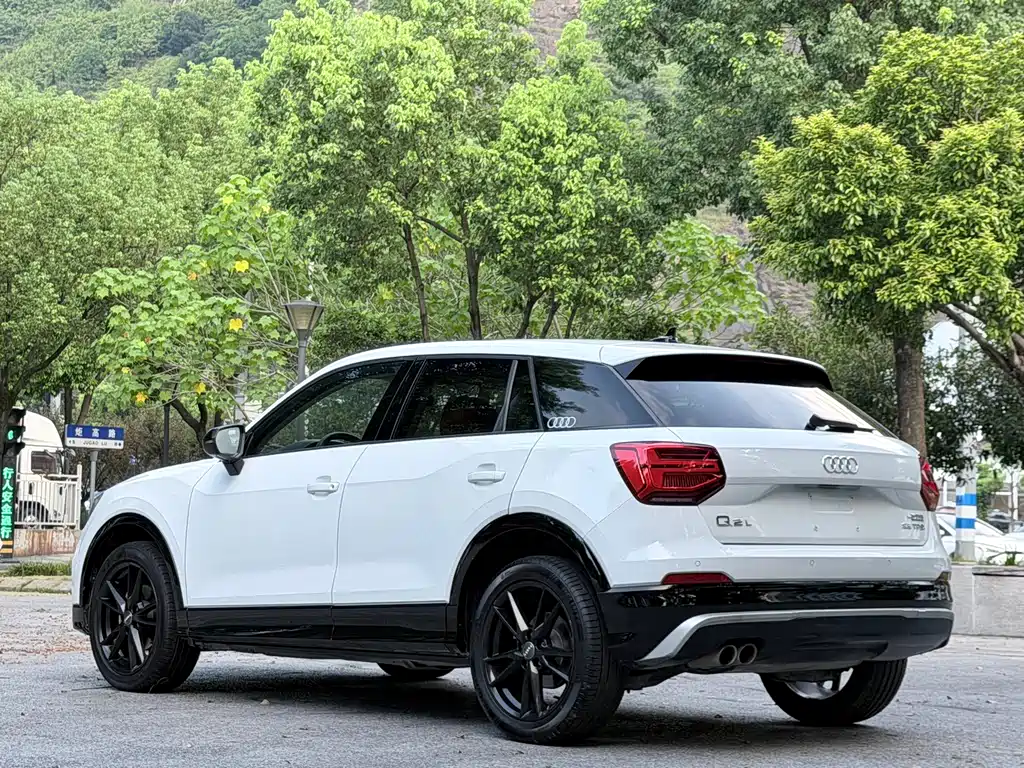 Audi Q2L 2018 — фото 17