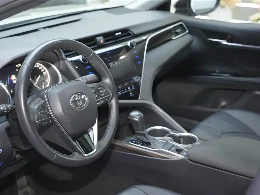 Toyota Camry 2020 — фото 6