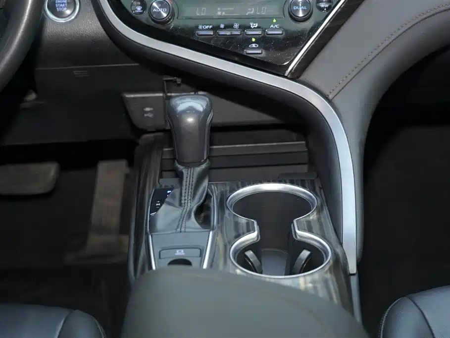 Toyota Camry 2020 — фото 13