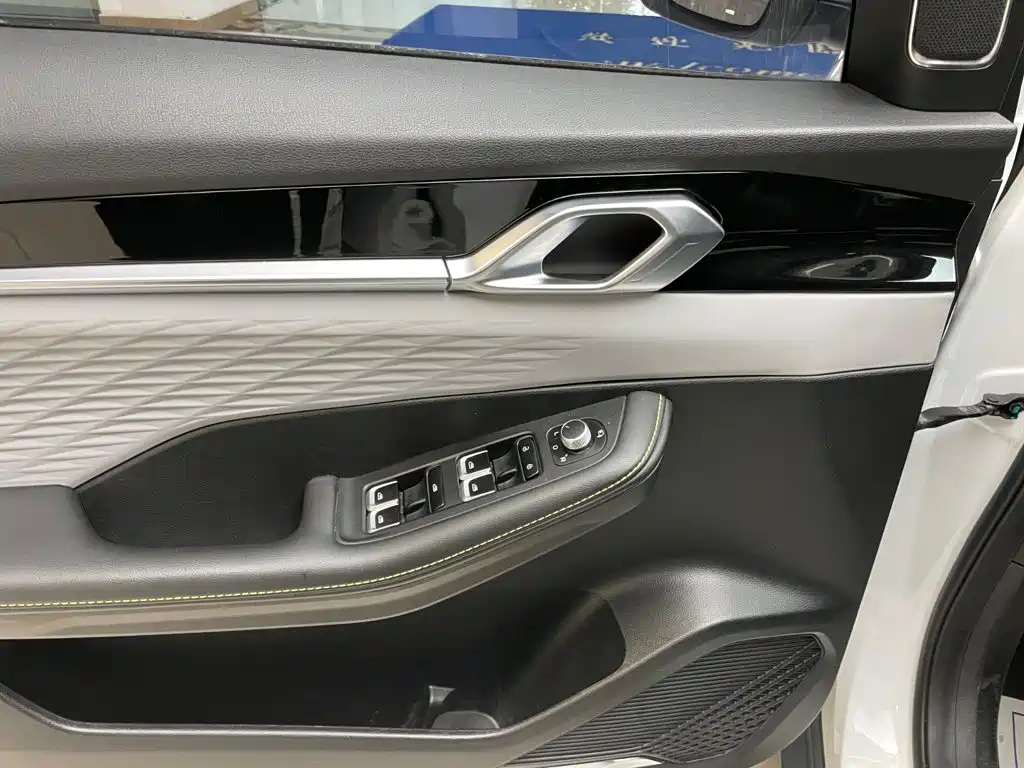 Geely Binyue 2022