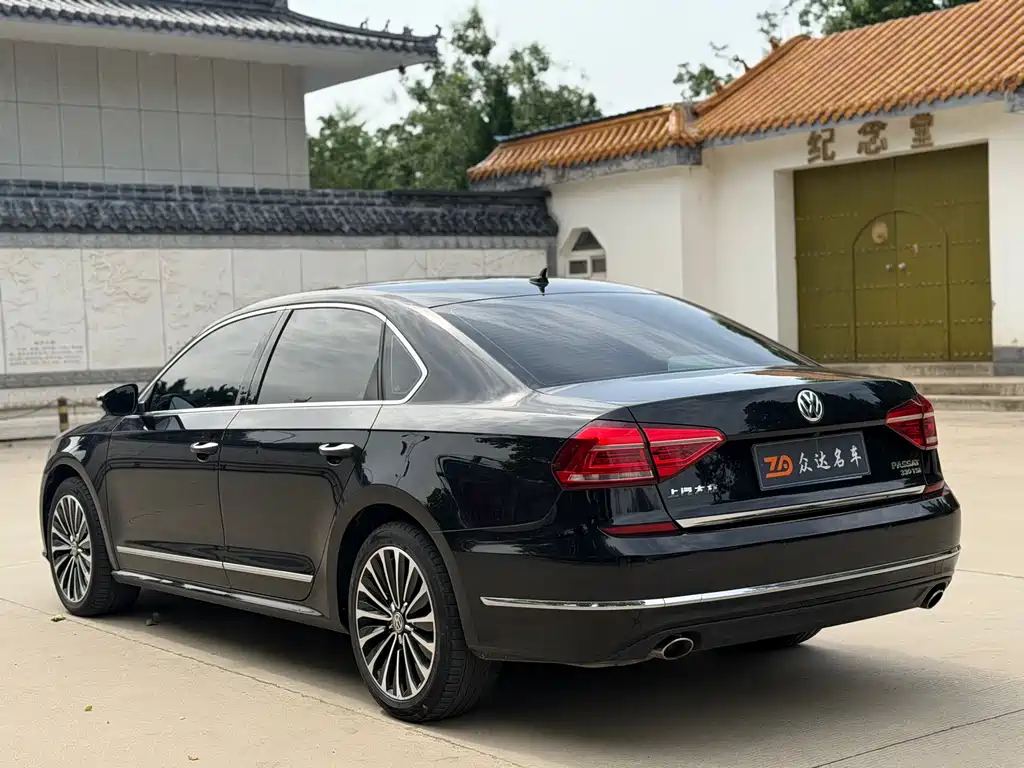Volkswagen Passat 2017 — фото 14