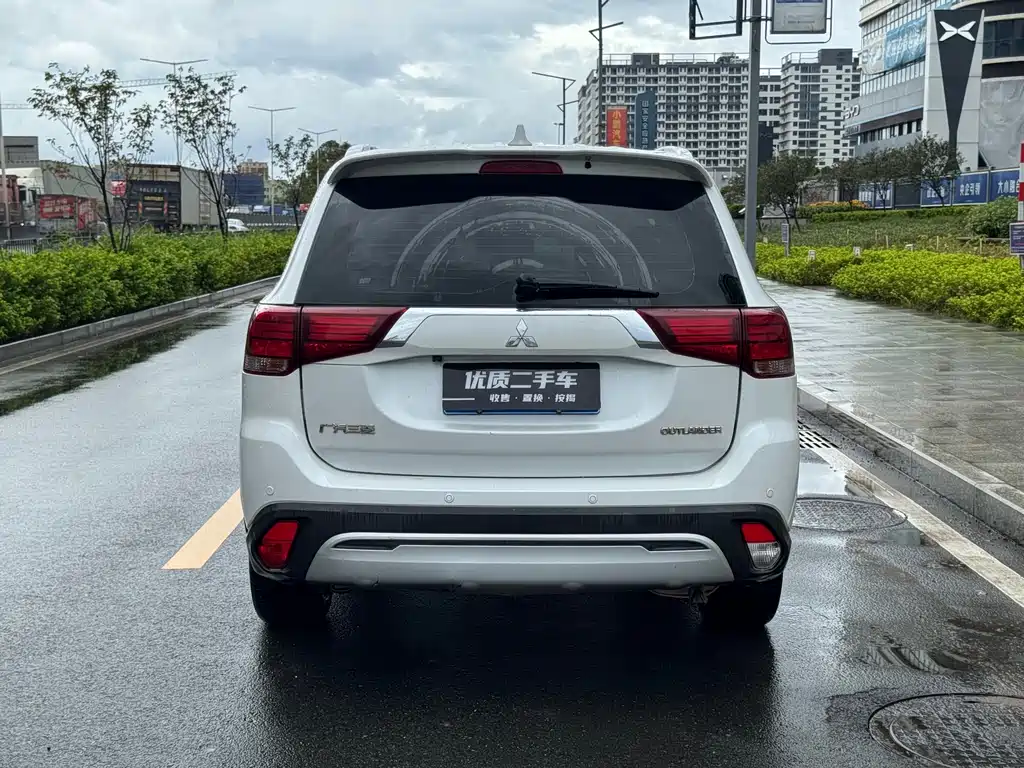 Mitsubishi Outlander 2021 — фото 5