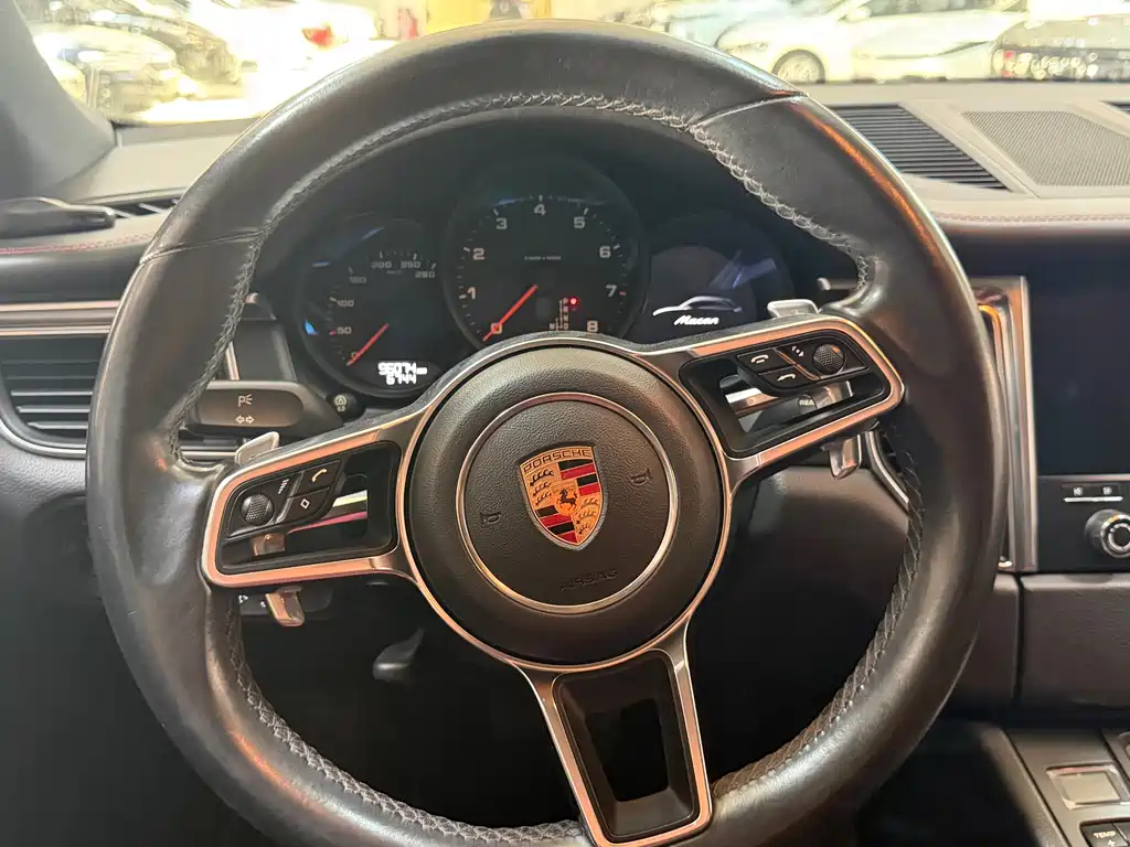 Porsche Macan 2016 — фото 13
