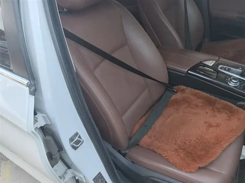 BMW 5 Series 2017 — фото 21