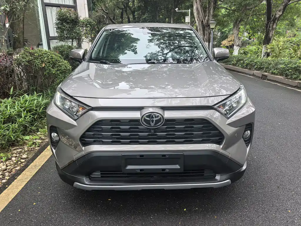 Toyota RAV4 2020 — фото 2