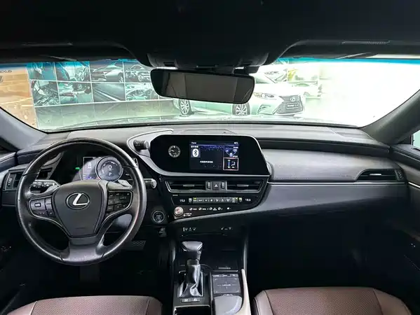 Lexus ES 2022