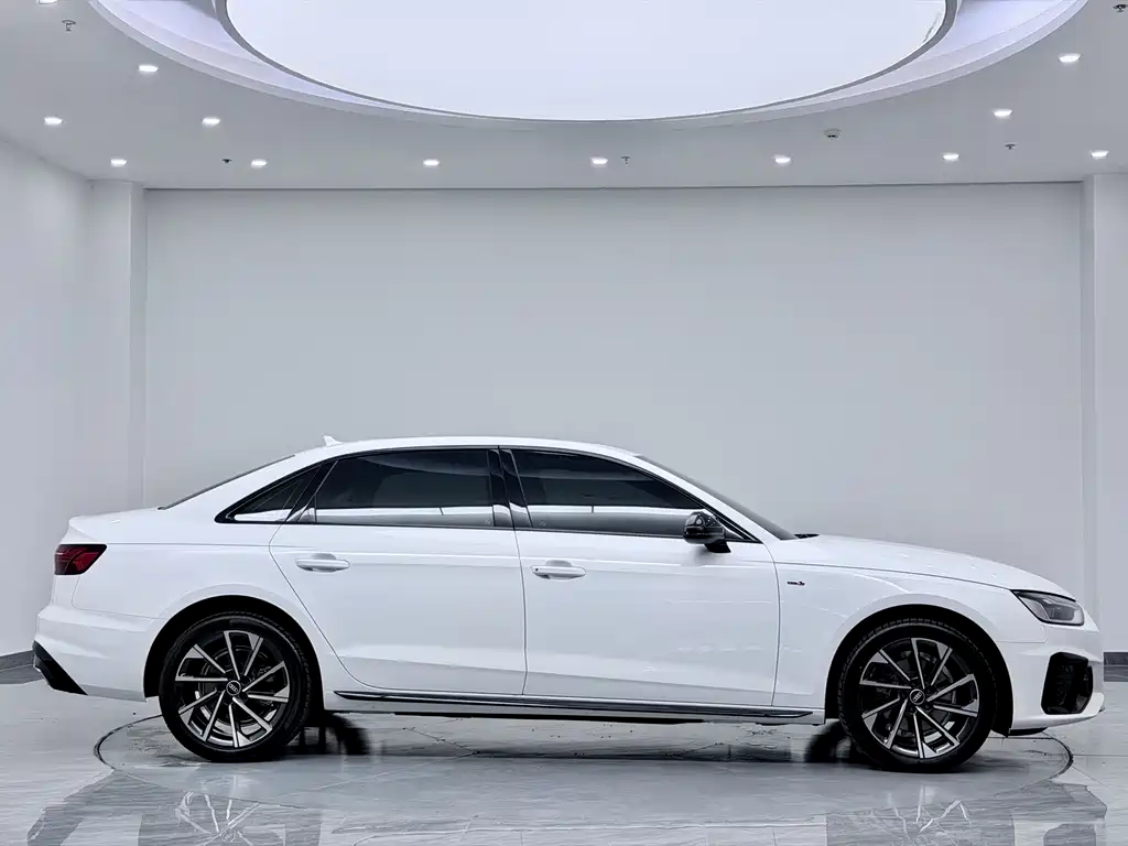 Audi A4L 2023 — фото 12