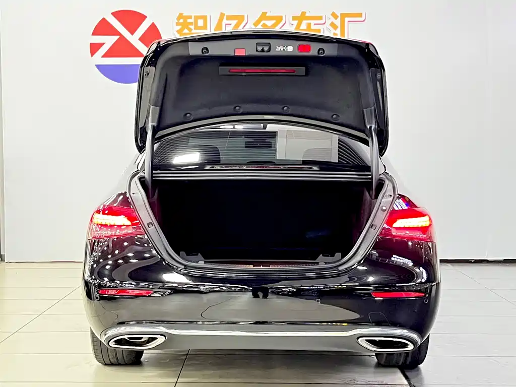 Mercedes-Benz E-Class 2023 — фото 13