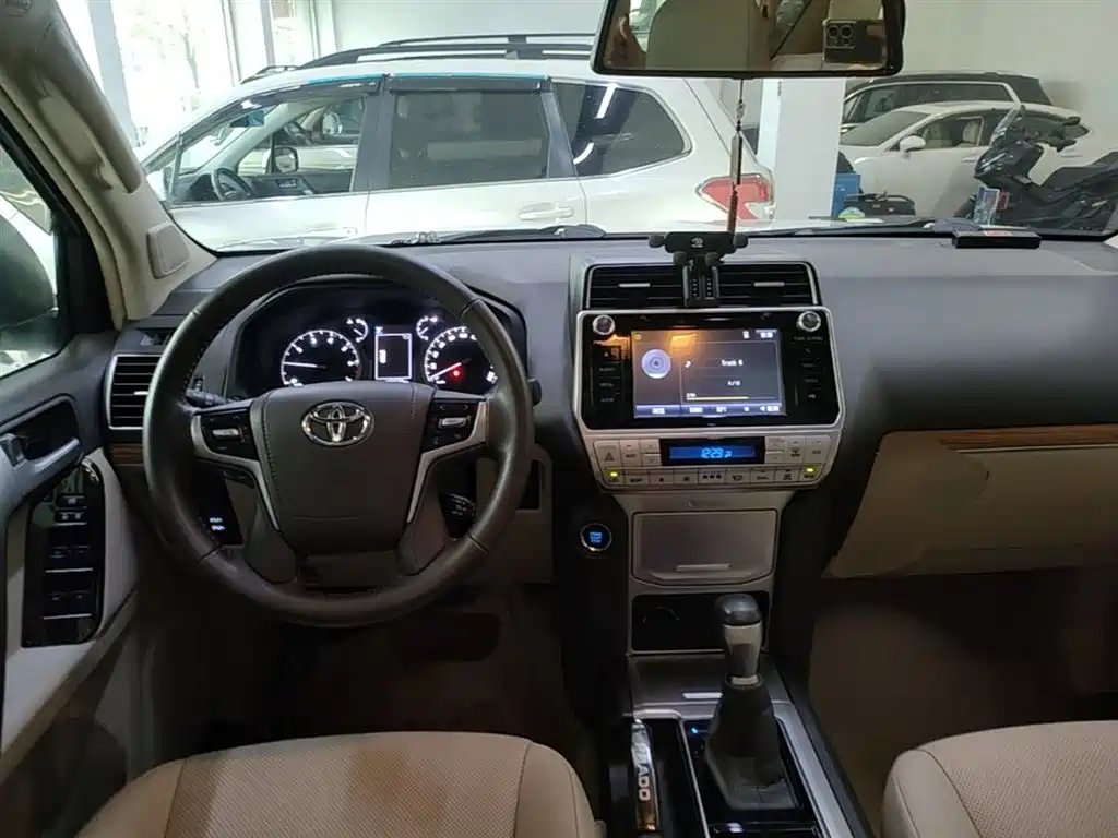 Toyota Prado 2018 — фото 10