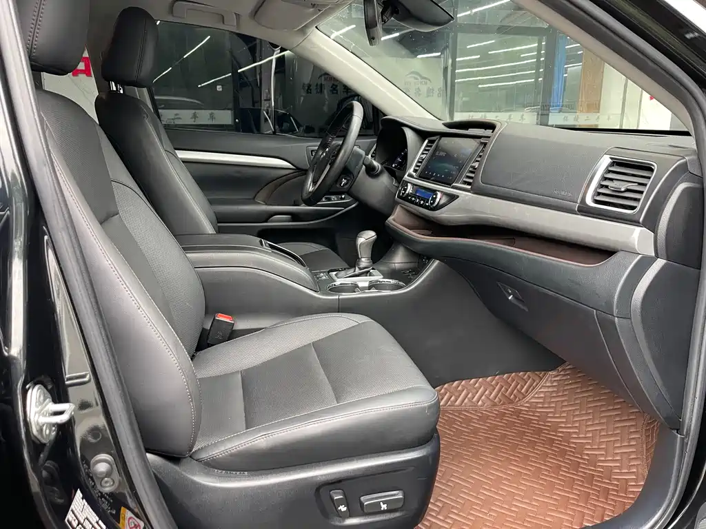 Toyota Highlander 2020 — фото 10