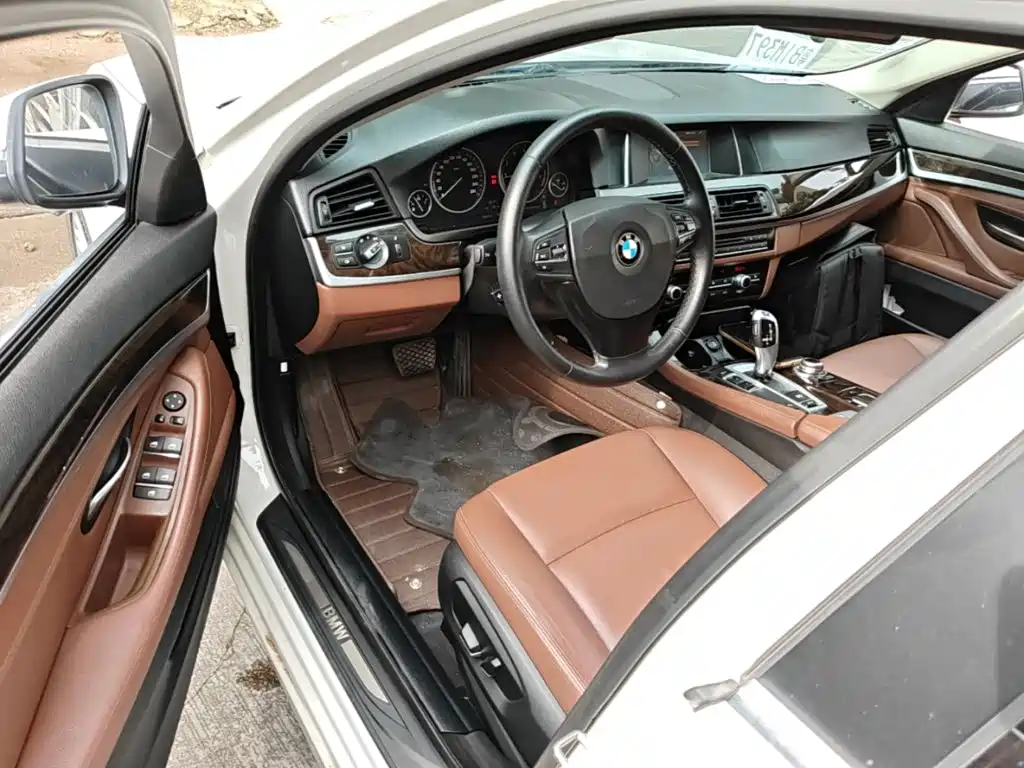 BMW 5 Series 2015 — фото 16