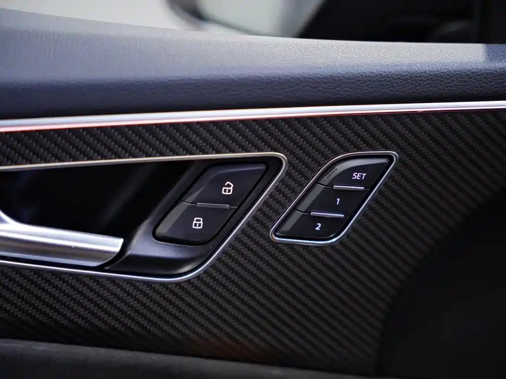 Audi RS Q8 2021 — фото 15