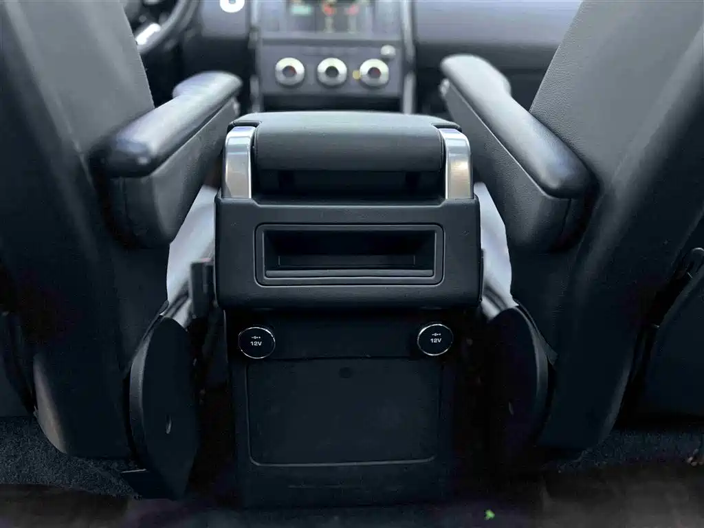 Land Rover Discovery 2017 — фото 14