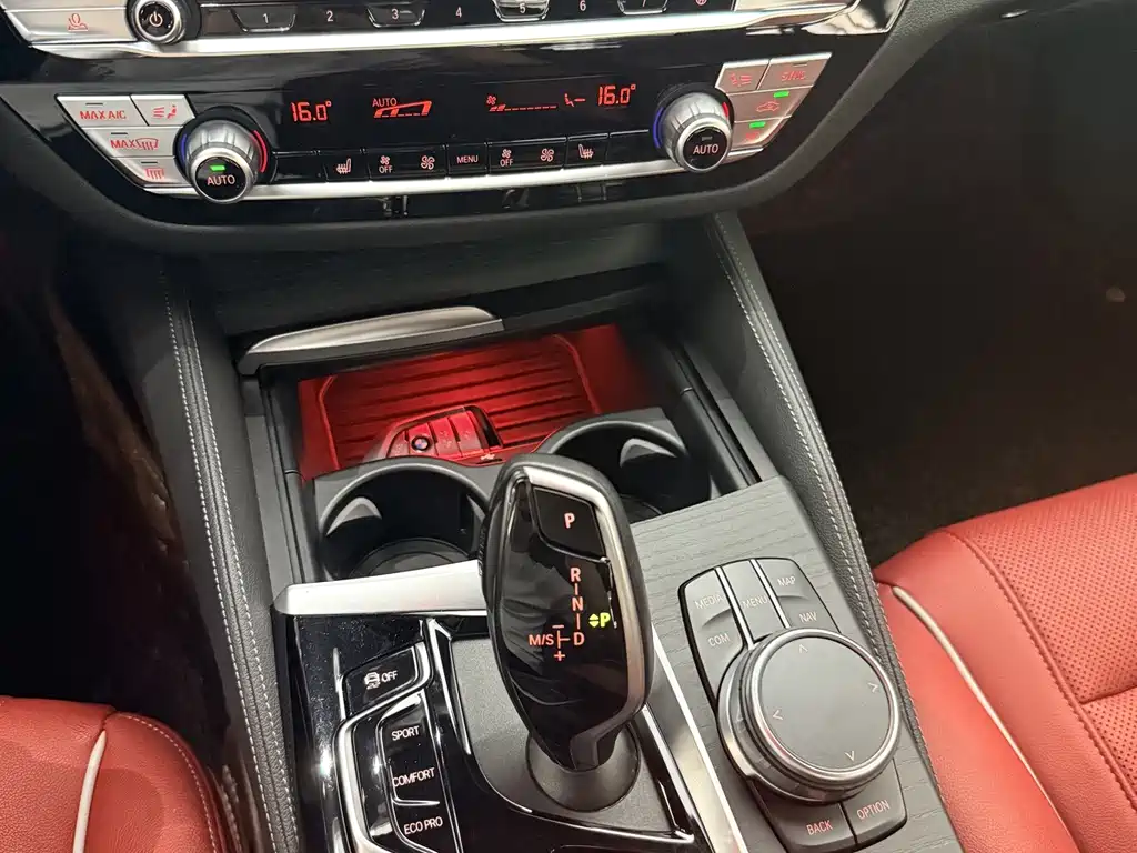 BMW 5 Series 2021 — фото 11