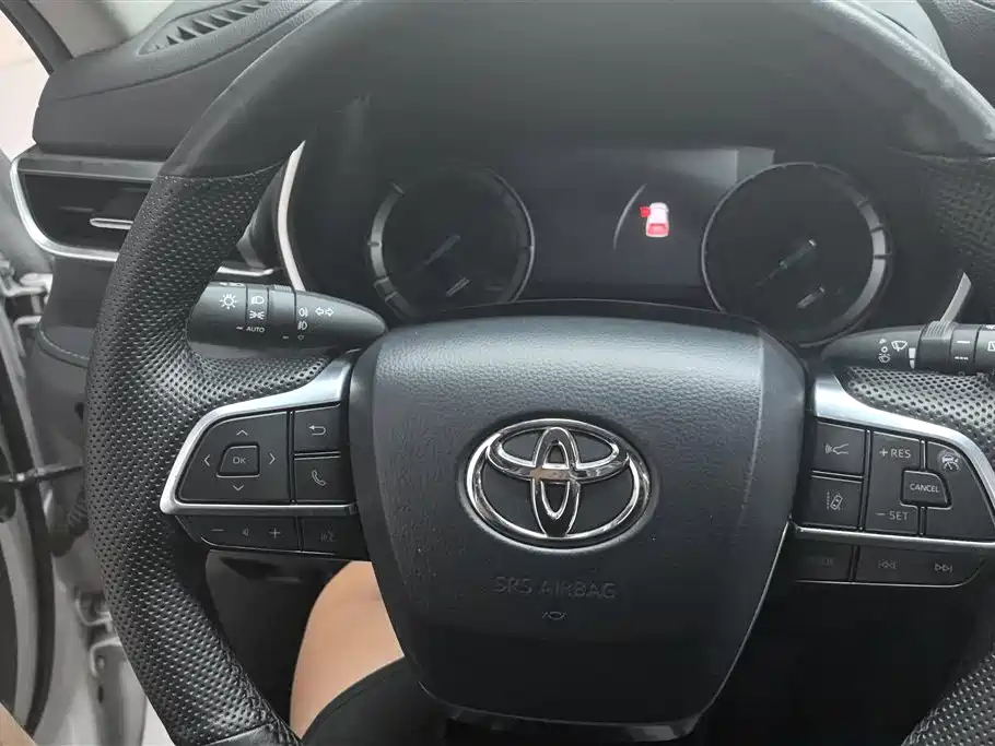 Toyota Highlander 2023 — фото 15
