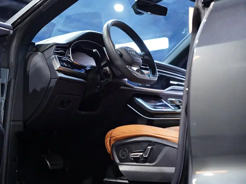 Audi RS Q8 2021 — фото 12