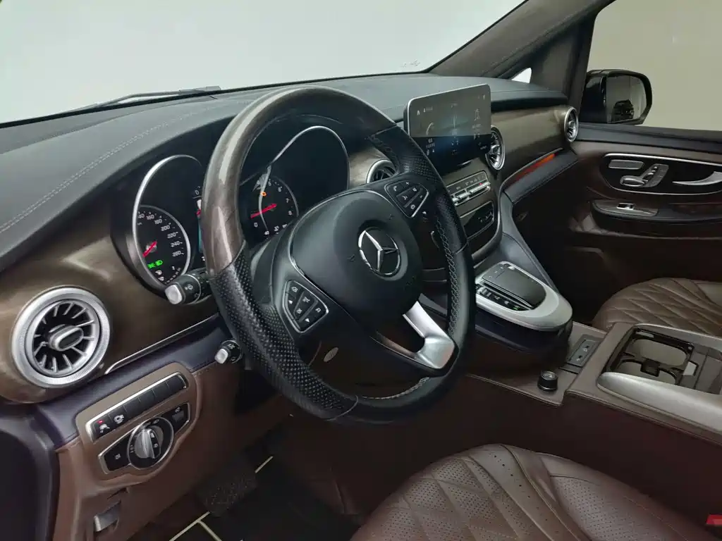 Mercedes-Benz V-Class 2021 — фото 13
