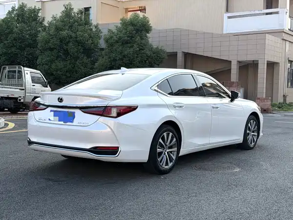 Lexus ES 2019