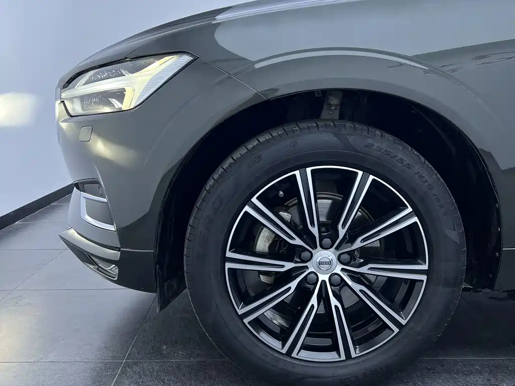Volvo XC60 2019 — фото 16
