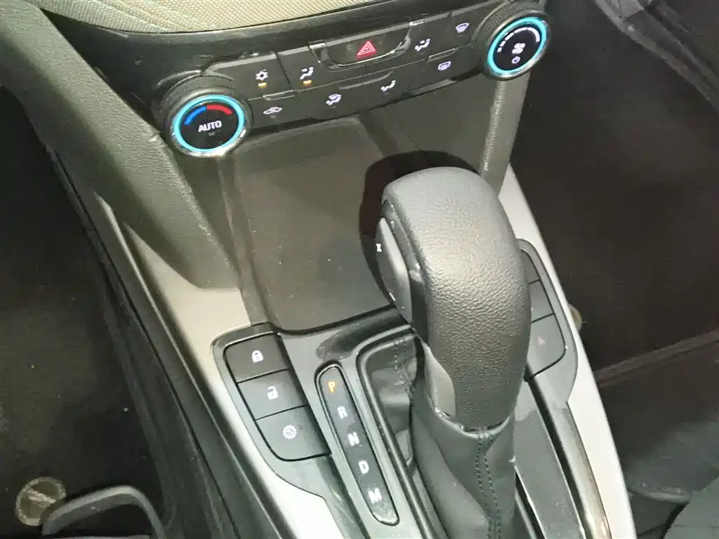 Chevrolet Malibu 2017 — фото 10