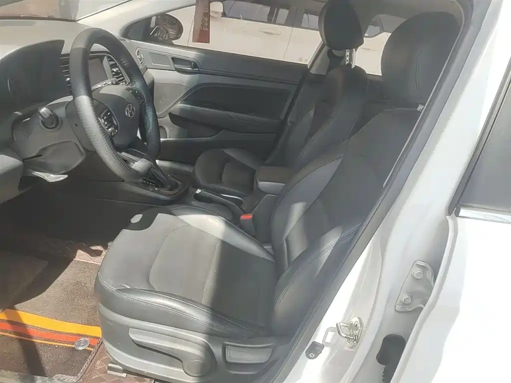 Hyundai Elantra 2019 — фото 15