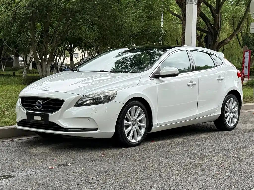 Volvo V40 2015