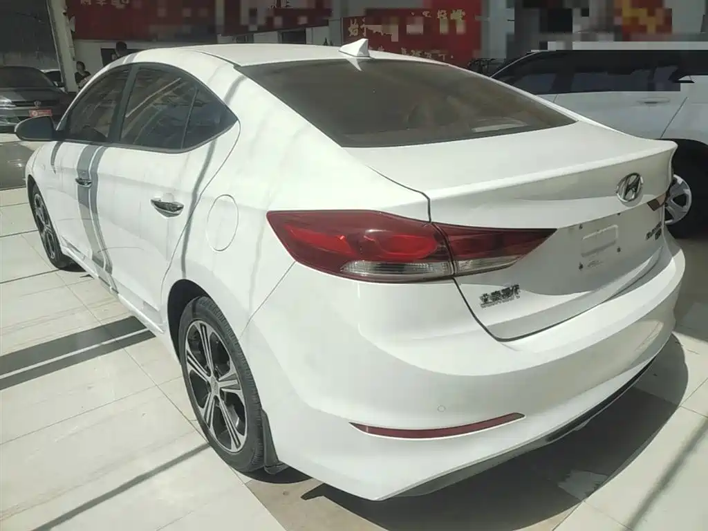 Hyundai Elantra 2019 — фото 5