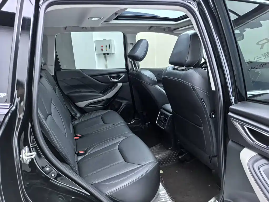 Subaru Forester 2022 — фото 12