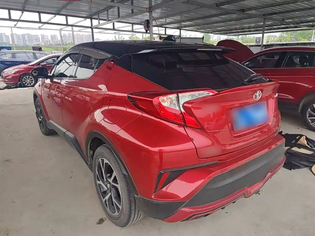 Toyota C-HR 2019 — фото 23