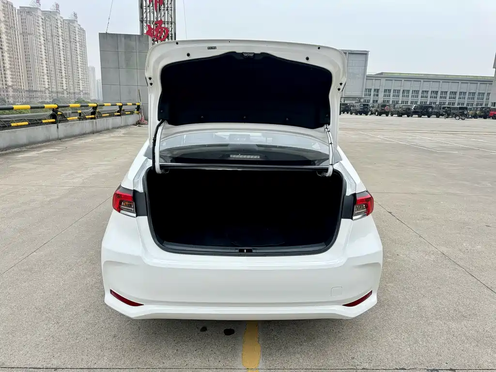 Toyota Corolla 2023 — фото 10