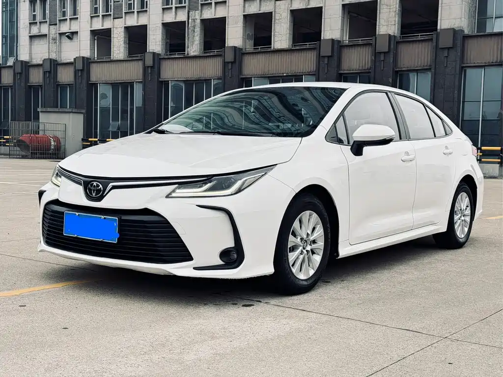 Toyota Corolla 2023 — фото 1