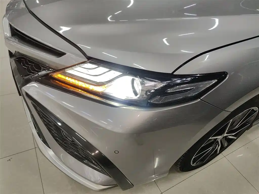 Toyota Camry 2022 — фото 24