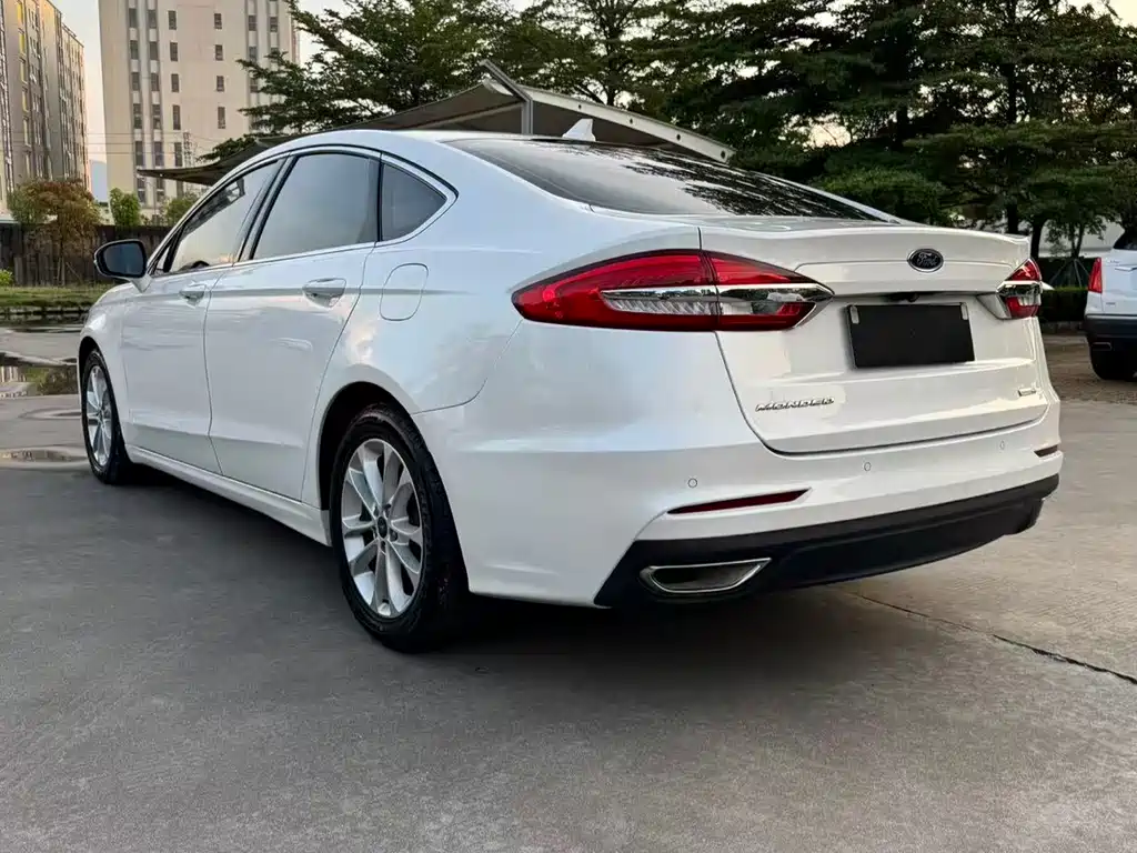 Ford Mondeo 2020 — фото 7