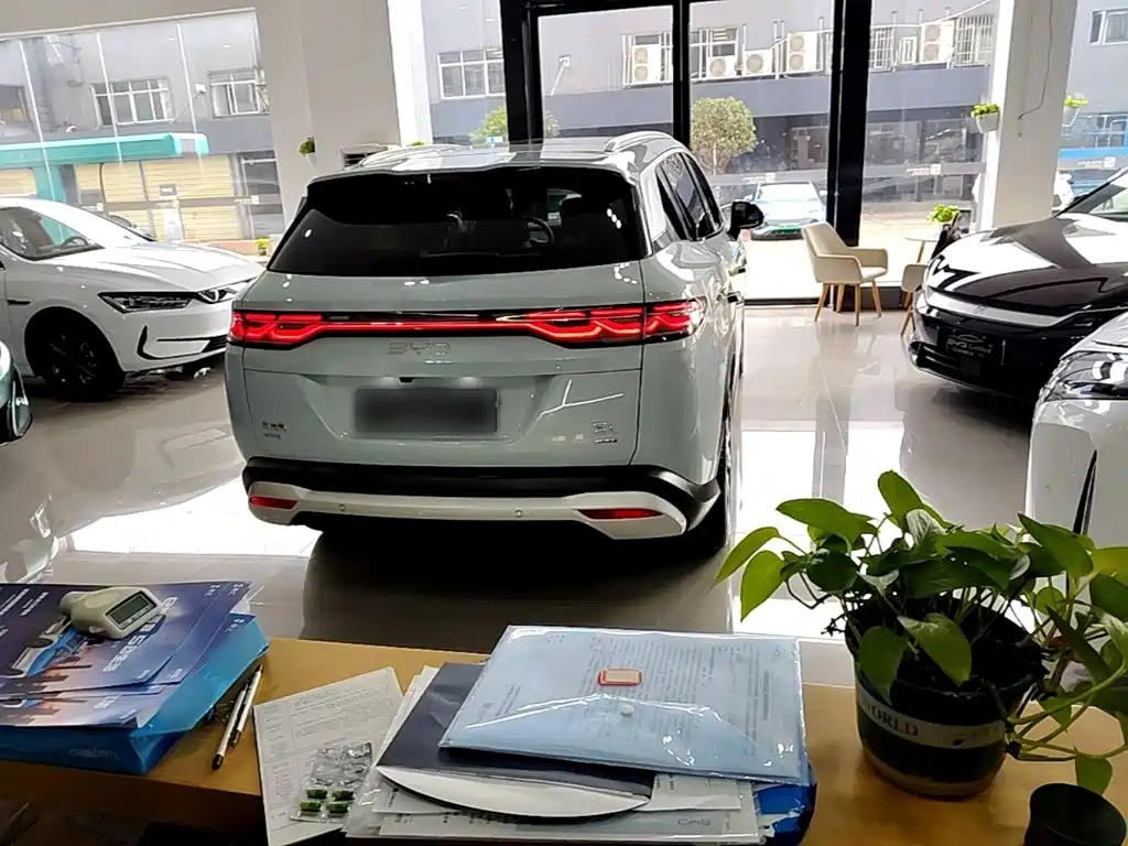 BYD Song L DM-i 2025 — фото 6