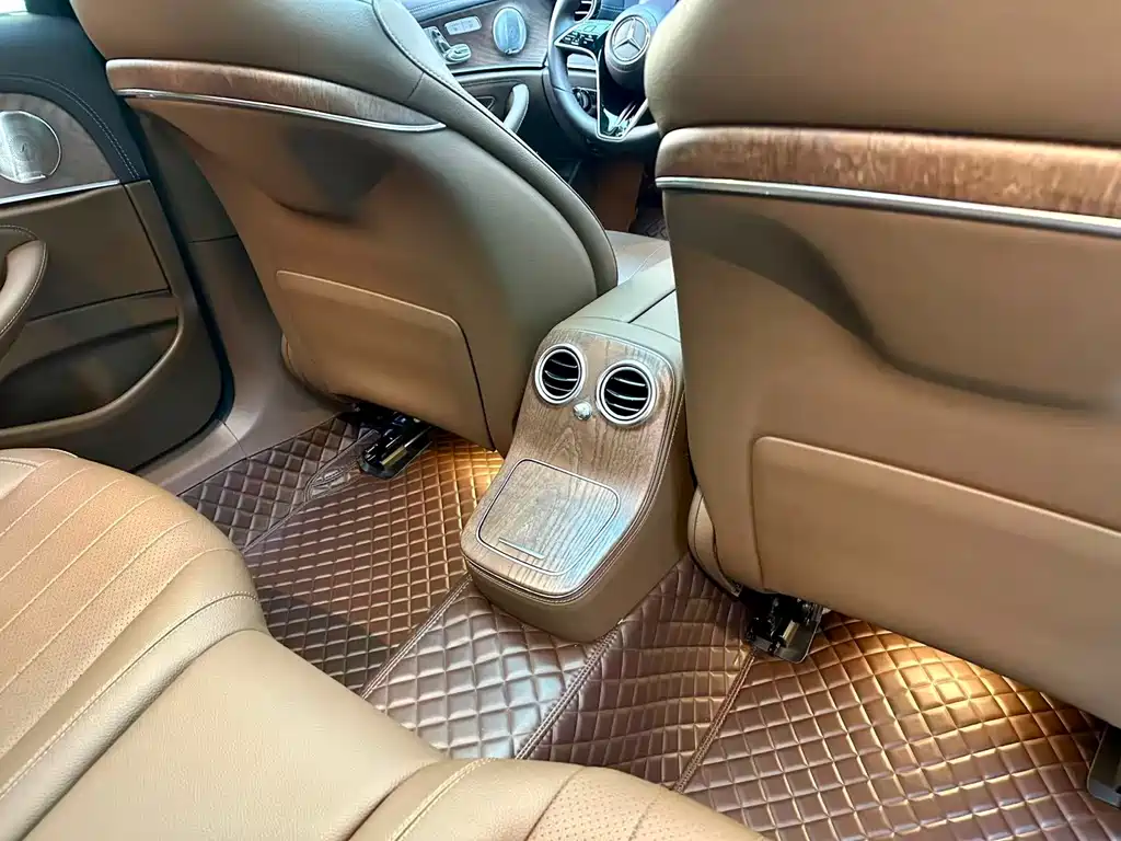 Mercedes-Benz E-Class 2023 — фото 11