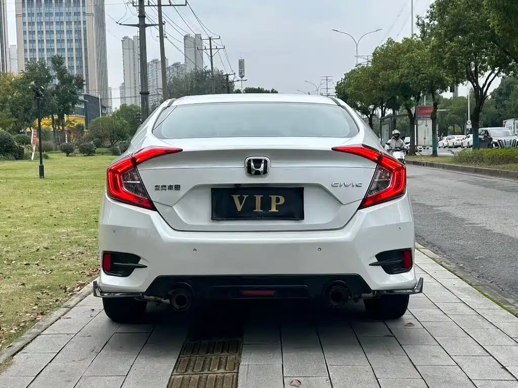 Honda Civic 2018 — фото 8